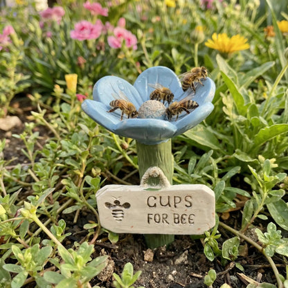 Luhaka® 🐝LAST DAY 49% OFF - Flower-Shaped Bee Watering Station💧