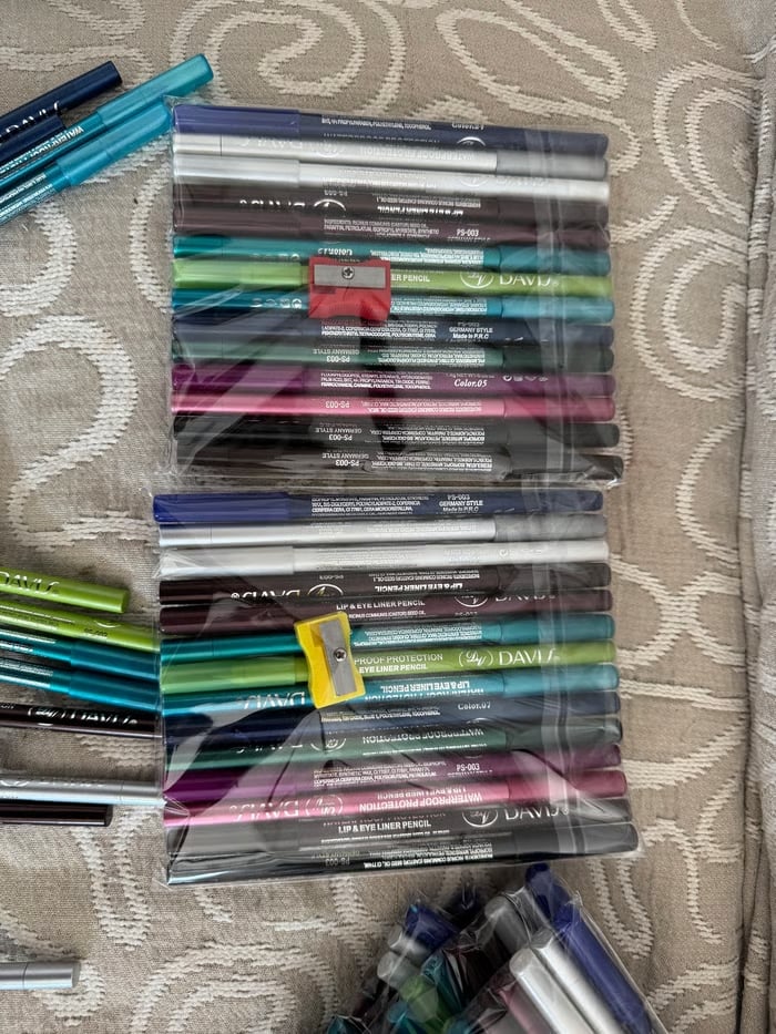 Luhaka® 14-Pack Eyeliner Pencil Waterproof Colored Gel Liners with Metallic & Shimmer Finishes Smudge-Proof